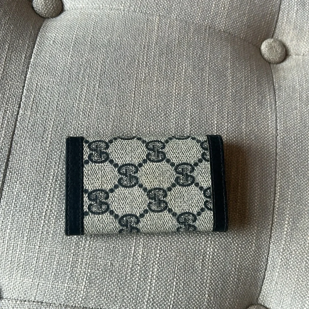 Gucci wallet monogram